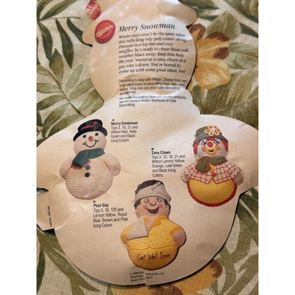 Pair of Wilton Merry Snowman Cake Pan and Holiday Bear with banner Aluminum - Picture 11 of 11